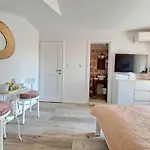Kala 4*